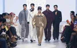 F4 điện ảnh Võ Điền Gia Huy, Quốc Anh, Ma Ran Đô, Trần Ngọc Vàng trình diễn gây sốt tại AVIFW
