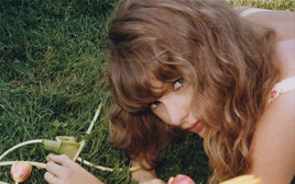 Trước thềm hôn lễ thế kỷ, Taylor Swift liên tiếp đón tin vui