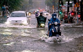 Thời tiết hôm nay 13-10: Bắc Bộ nắng, Nam Bộ mưa chiều