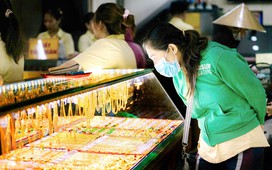 Giá vàng hôm nay 13-10: Vừa vượt 4.200 USD, vàng thế giới đã đảo chiều giảm sâu