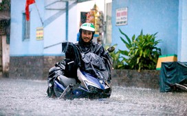 Hà Nội se lạnh, miền Trung mưa lớn tới cuối tuần