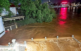 Bão số 4 trút mưa lớn, dân ở Lạng Sơn 'mất ngủ' vì lũ dâng nhanh
