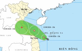 Áp thấp nhiệt đới đi dọc biển miền Trung, gây mưa lớn từ Quảng Ngãi ra miền Bắc