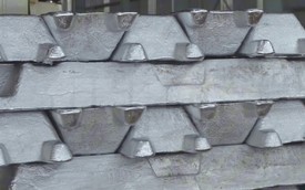 After 11 years of development, Vietnam has produced its first aluminum ingots