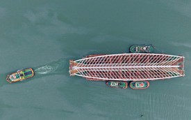 Video chronicles 124km voyage towing the 3,400-tonne arch for Saigon River pedestrian bridge