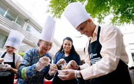 Diplomats discover Ho Chi Minh City through Vietnamese rolls and tea