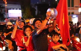 ASEAN Cup final first leg: Vietnam beat Thailand 2-0 in Bangkok.