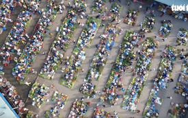 What makes this Mekong Delta ‘squat market’ a photographer’s dream?
