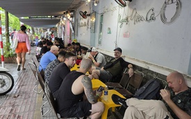 Nearly 1,000 USS George Washington sailors explore Da Nang
