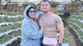 Thường xuyên bị nhầm là con trai khi quen mẹ đơn thân 51 tuổi