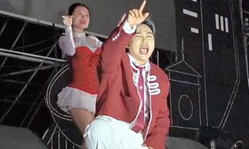 Hồ Phi Nal đang hát 'Rồi tới luôn' thì cúp điện cái rụp, khán giả đồng loạt bỏ về