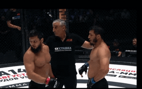 2 võ sĩ đánh nhau như 'gãi ngứa' bị ông trùm MMA đuổi khỏi sàn đấu