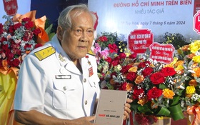 Anh hùng, thuyền trưởng tàu Không số ra mắt hồi ký về đường Hồ Chí Minh trên biển