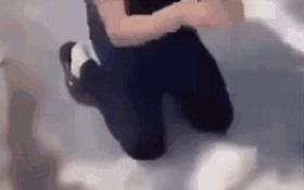 Nam sinh Hà Nội bị nhóm bạn ép bò giữa đường, gọi kẻ bắt nạt là 'bố'