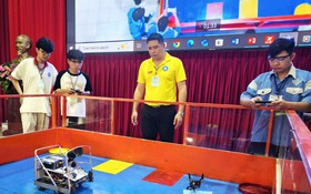 Những màn 'so găng' robot nghẹt thở: Rượt đuổi, chạm trán, giành giật từng điểm số