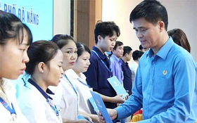 Đến ngay với công nhân sau mưa lũ