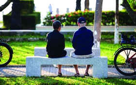 Chăm sóc tuổi già - xin đừng nửa thương nửa nợ