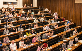 Đào tạo y khoa và luật ở nước phát triển ra sao?