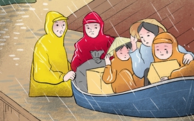 Tìm cách cứu nhau giữa dòng nước xiết