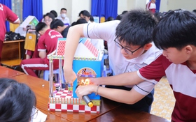 Học sinh Trường THPT Hàn Thuyên chế tạo mô hình máy rửa tay tự động