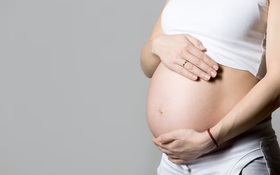 Stress của mẹ có thể để lại dấu ấn lâu dài trong não con