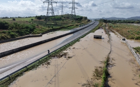 Vì sao hệ thống bơm chống ngập cao tốc Phan Thiết - Dầu Giây tê liệt?