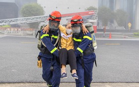 Hàng trăm người diễn tập chữa cháy tại Trung tâm hành chính Đà Nẵng