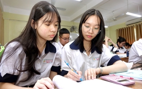 Cấm dạy thêm với học sinh chính khóa: Đồng ý với bộ trưởng, nhưng...