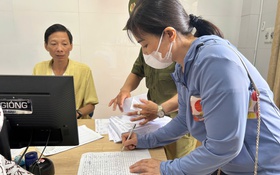 Đà Nẵng: cán bộ làm việc xuyên đêm, không ngày nghỉ phát 'lì xì' Tết Độc lập cho người dân