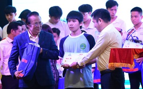 Bức thư của nhà hảo tâm tiếp sức 50 triệu đồng cho tân sinh viên y khoa