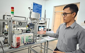 Giảng viên làm 'nhà máy thuốc' mini, sinh viên vào xưởng học như đi làm