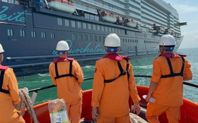 Vượt sóng cứu hành khách Đức gặp tai nạn trên tàu du lịch hạng sang
