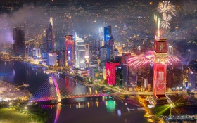 Pháo hoa rực sáng từ tòa nhà Saigon Marina IFC