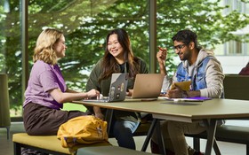 Học bổng 40.000 bảng cho nữ giới ngành STEM tại Việt Nam