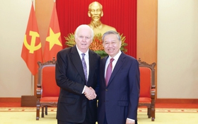 Thomas Vallely trở lại Việt Nam đi tìm dấu rồng