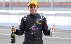 Sawer Hoàng Đạt - người chạy đầu gió với lá cờ đỏ sao vàng