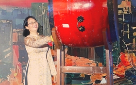 Phó chủ tịch UBND TP.HCM Trần Thị Diệu Thúy đánh trống khai mạc Ngày thơ Việt Nam tại TP.HCM