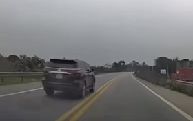 Xe biển xanh của cơ quan hành chính tỉnh lấn làn ngược chiều trên cao tốc, tài xế bị xử phạt