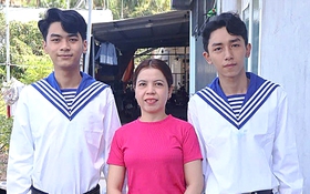 Cặp song sinh vào hải quân để rèn luyện