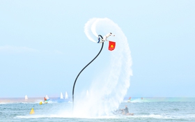 Mãn nhãn màn trình diễn nghệ thuật flyboard lần đầu trên biển Đà Nẵng