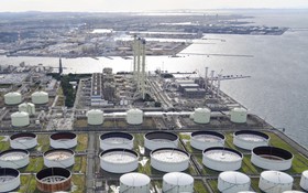 Giá dầu bật tăng trước hạn chót của ông Trump với Iran