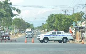 Xe hướng về TP.HCM đông nghẹt, CSGT hạn chế vào cao tốc Phan Thiết - Dầu Giây