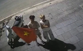 Thanh niên trả lại cờ sau khi 'đi bão' ASEAN Cup thế nào mà netizen khen 'ngoan'?