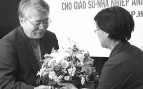 Trao tặng Huy chương cho nhiếp ảnh gia Goro Nakamura