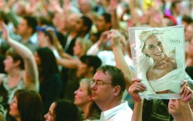 Diana, công chúa của lòng dân