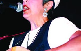 Ca sĩ dấn thân JOAN BAEZ