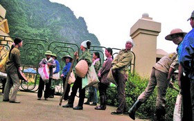 Làm nương rẫy theo giờ... hành chính