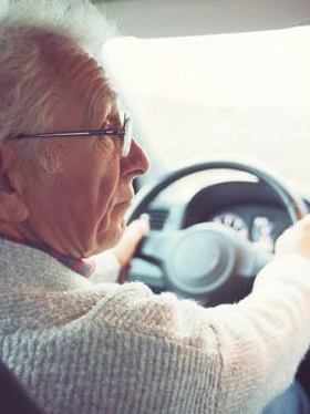 Lái xe đi khám răng theo GPS, một cụ ông vượt nhà hơn 1.500km