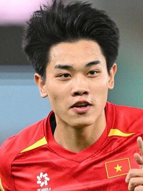 Đình Bắc trông thế nào khi CLB CAHN đu trend #throwback2016?