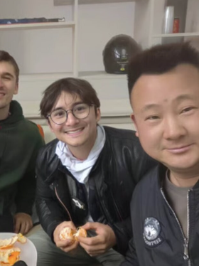 Khách Tây vào nhầm đám tang vì tưởng là... nhà hàng